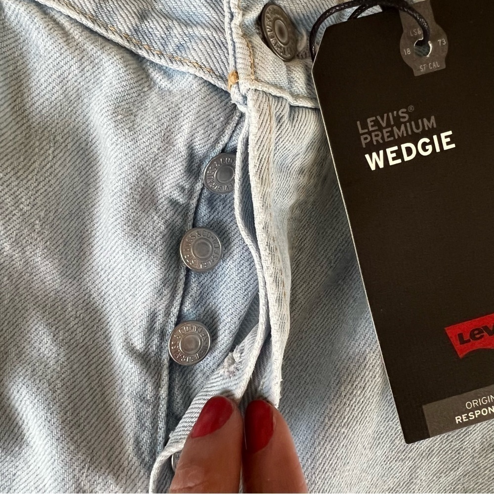 Levi's® High Rise Wedgie Straight Jean Size 32 - Picture 11 of 16